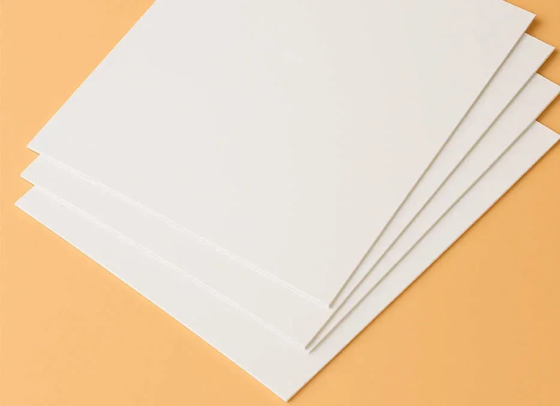 Полістирол: легкий і ударостійкий пластик для реклами, упаковки та термоформування